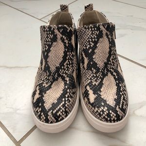 Snakeskin Time & Tru Memory Foam Zipper Sneakers